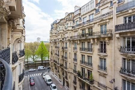 Cmg Paris Exterior photo